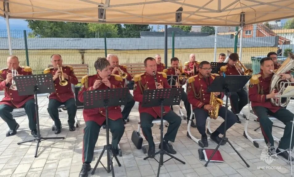 Сила звука и сила духа — духовой оркестр МЧС покоряет сердца калужан!🎺