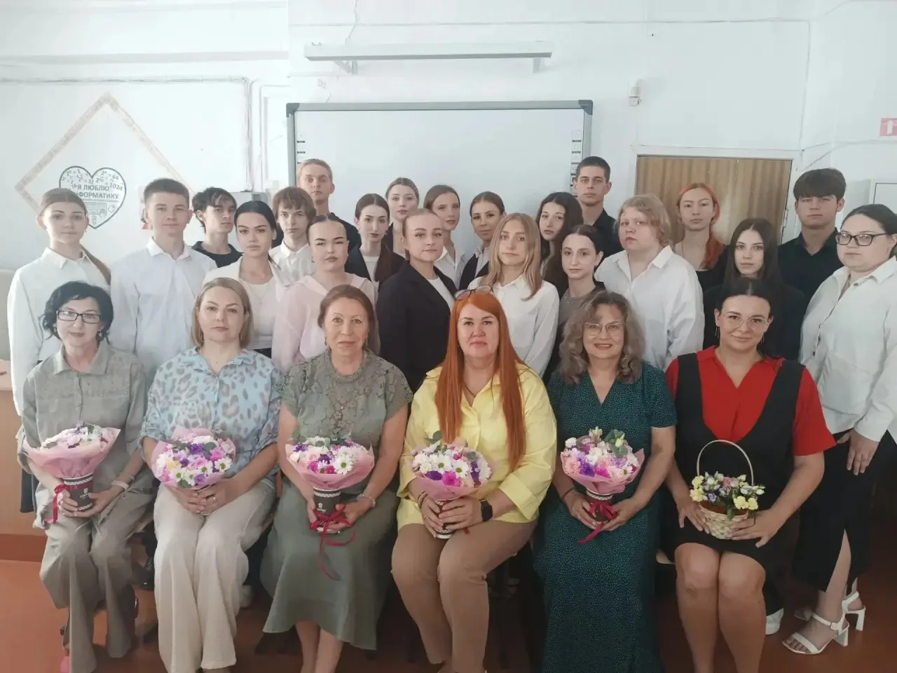 Успешная защита дипломных проектов в группе 432✨
Состоялась итоговая аттестация выпускников группы 4