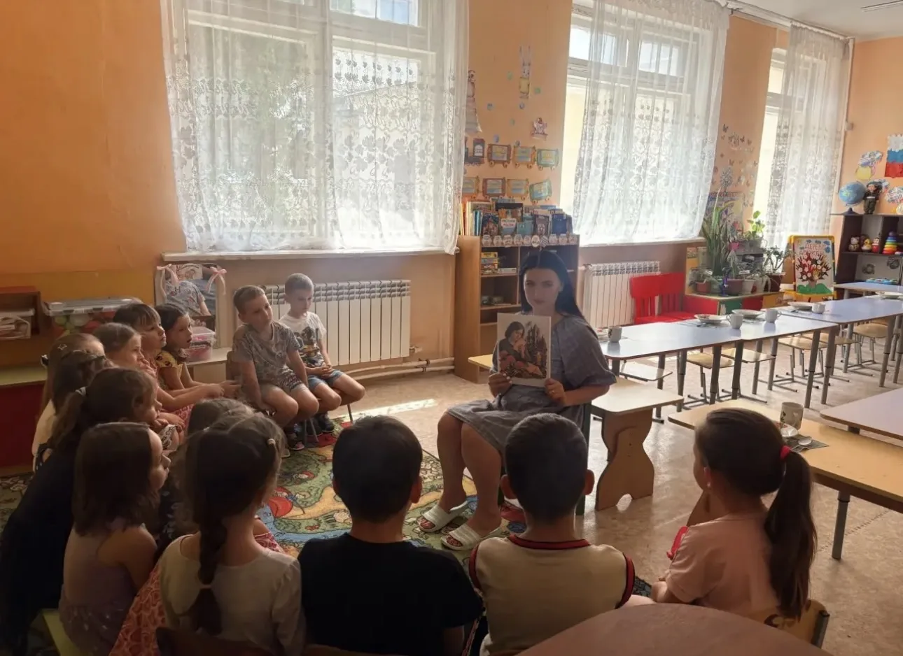 🕯️ В преддверии Дня памяти и скорби в нашем детском саду прошли познавательные беседы и тематически