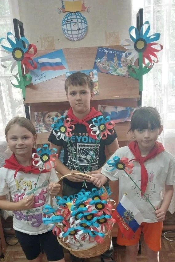 🇷🇺  Цветы нашей России! 🇷🇺 
В преддверии Дня России в нашем пришкольном лагере прошёл невероятно