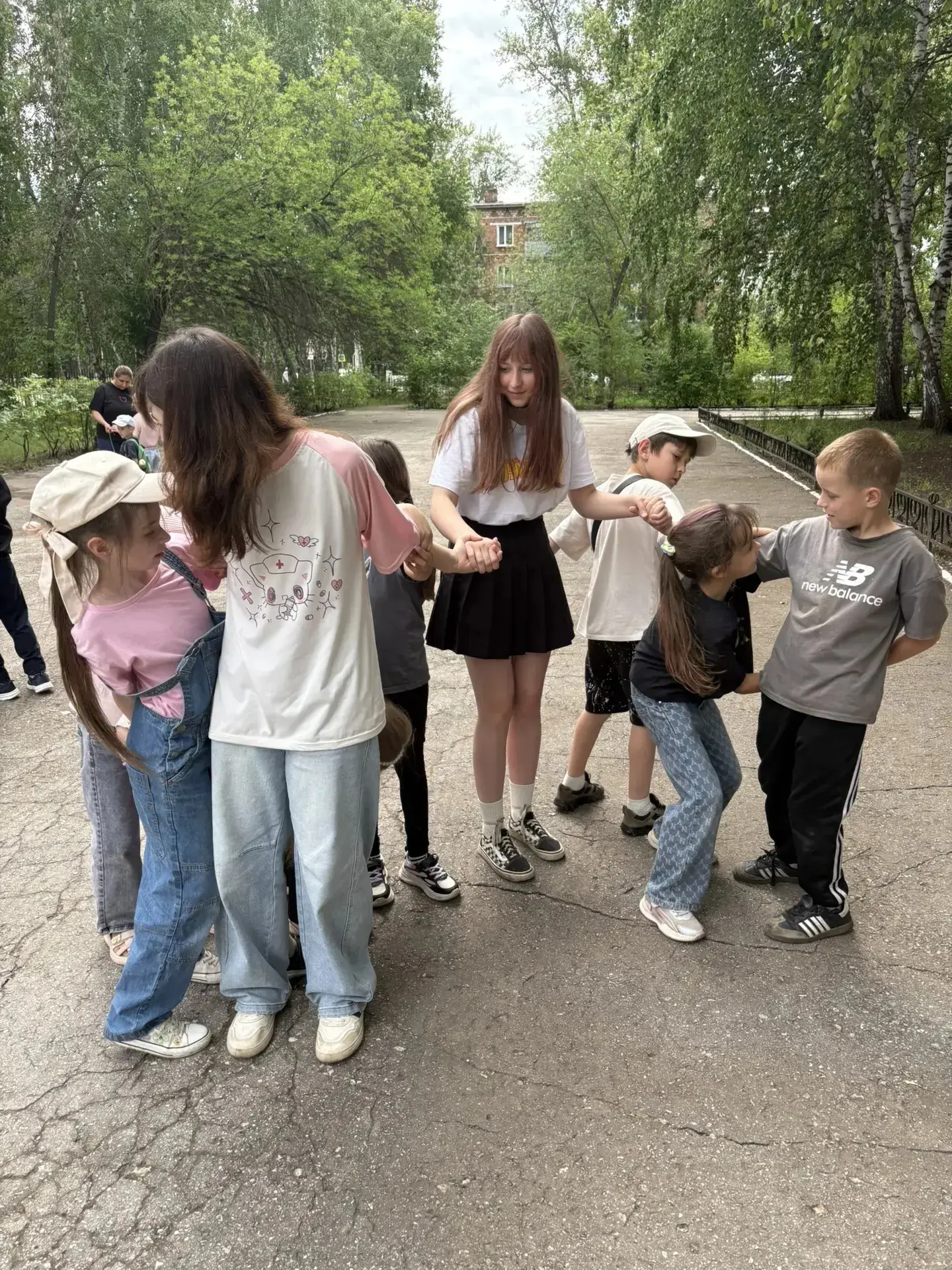 🎼Сегодня 1,2 и 3 отряды посетили детскую школу искусств.🪗
🎷🥁Ребята пели и играли, познакомились 