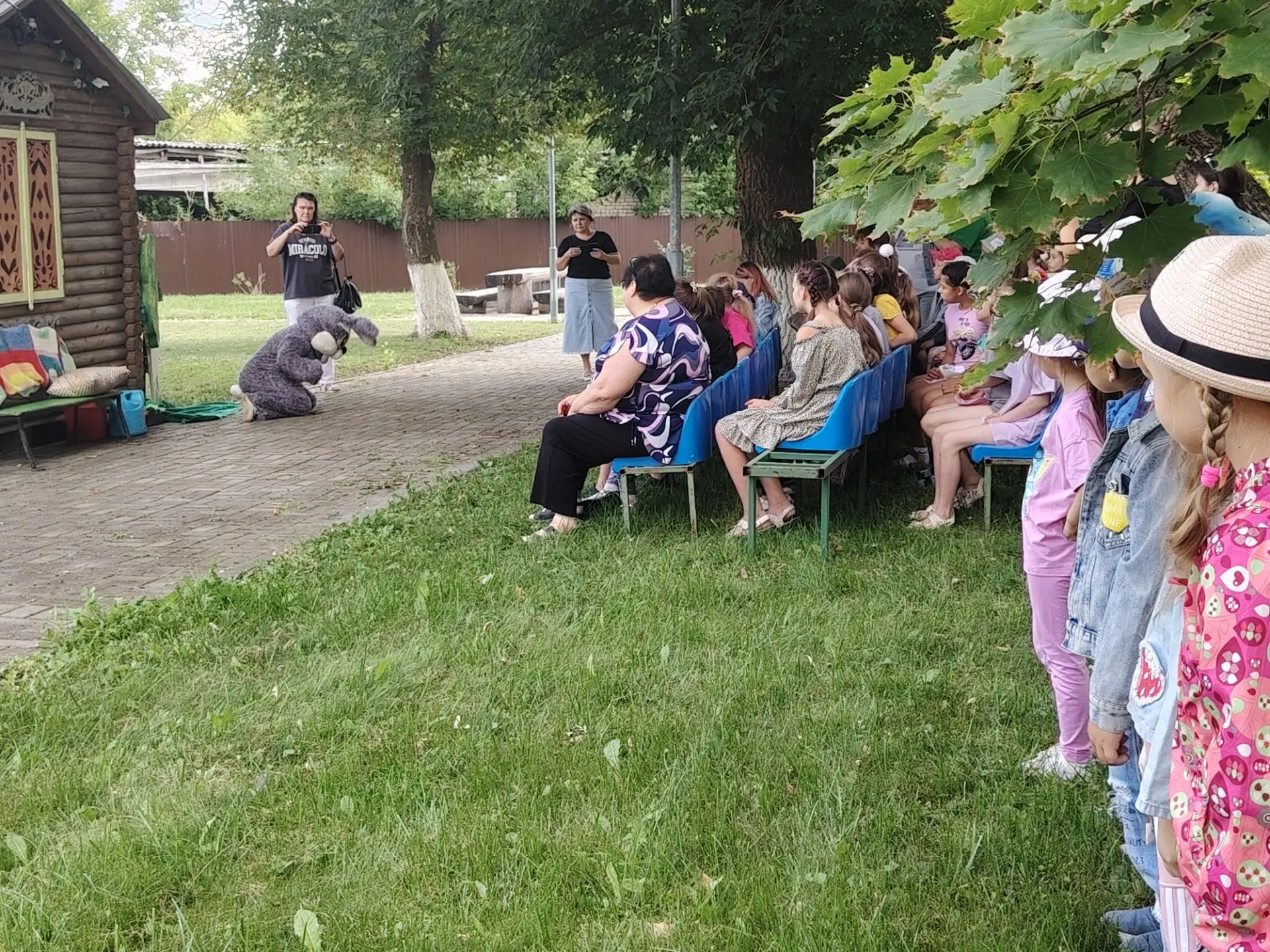 🎉 В городском парке культуры и отдыха 25 августа состоялась детская театрализованная с...