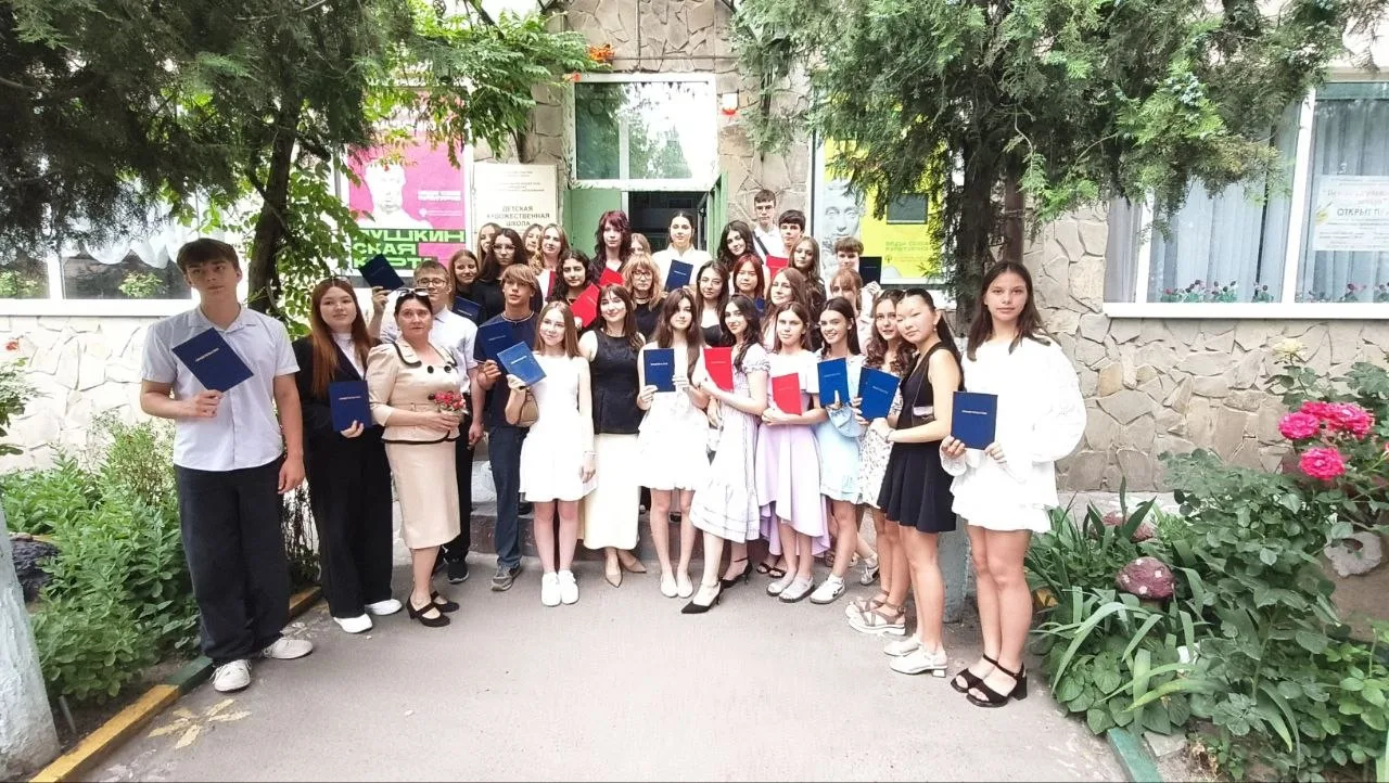 🎉 Выпускной в детской художественной школе! 🎉