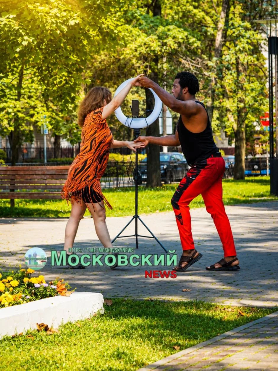 Сегодня, прогуливаясь по городу Московский, вновь встретил уже знакомого многим нашим подписчикам та