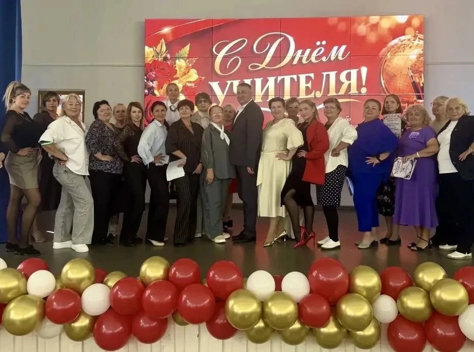 🌷 День учителя — праздник тех, кто дарит знания, вдохновение и частичку своей души! 🌷