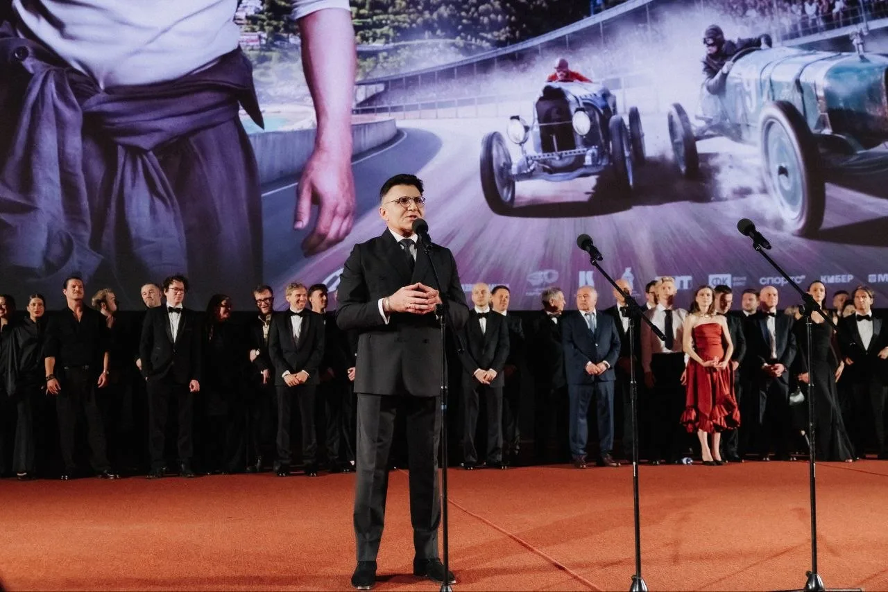 🎬 Среди первых зрителей «Битвы моторов» и Александр Жаров, генеральный директор «Газпр...