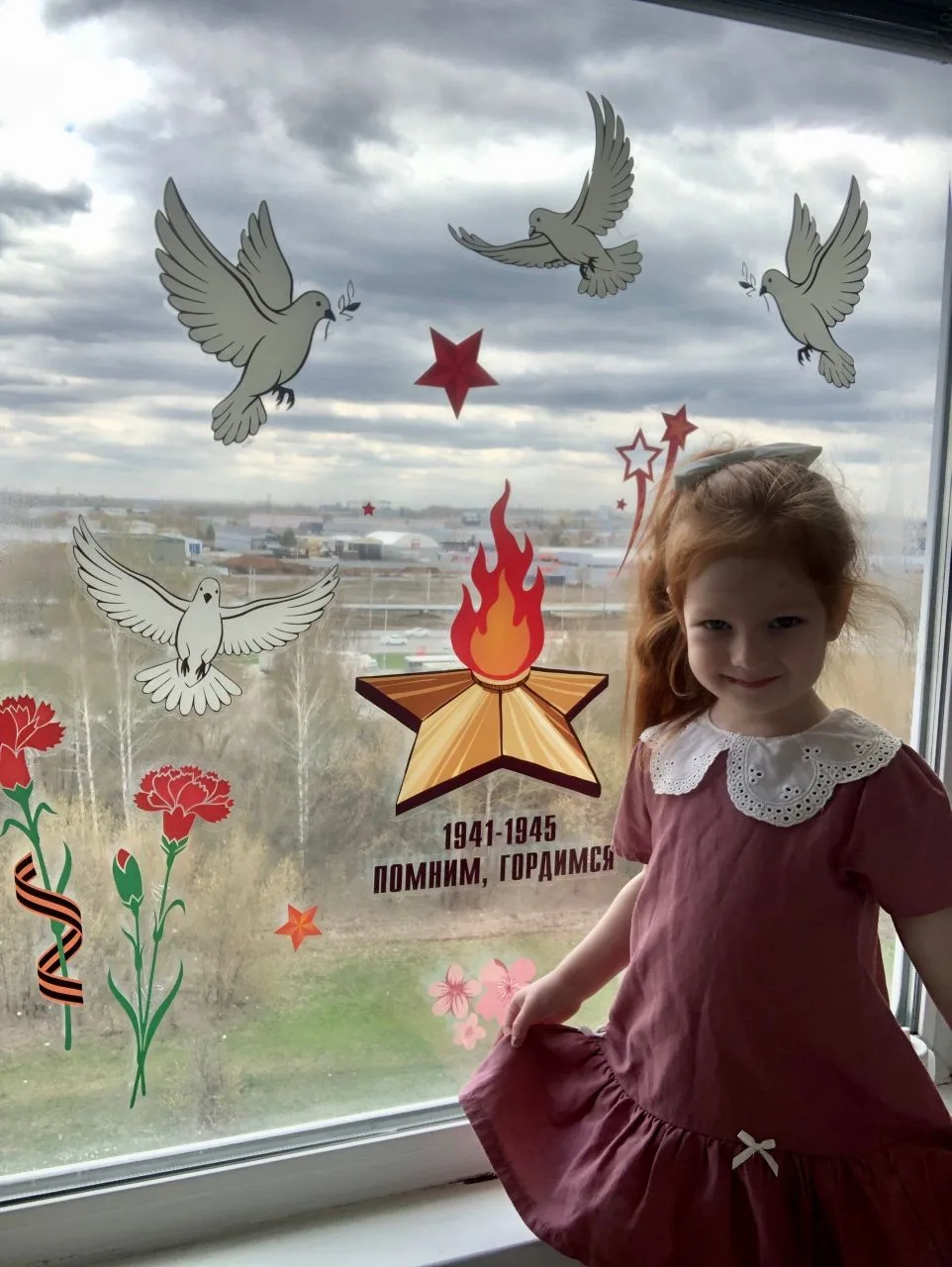 Наши воспитанники участвуют в акции "Окна Победы". Эта акция не просто украшение окон, а важный урок
