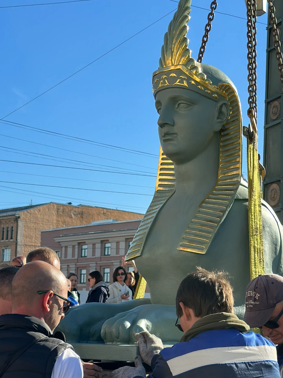 На Египетский мост вернулись после комплексной реставрации четыре скульптуры сфинксов. ...