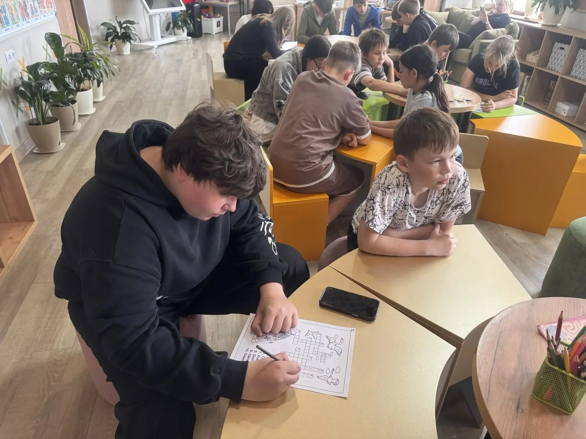 🧠 День головоломок в детской библиотеке.

17 июля в нашей библиотеке было шумно, весело и... очень 