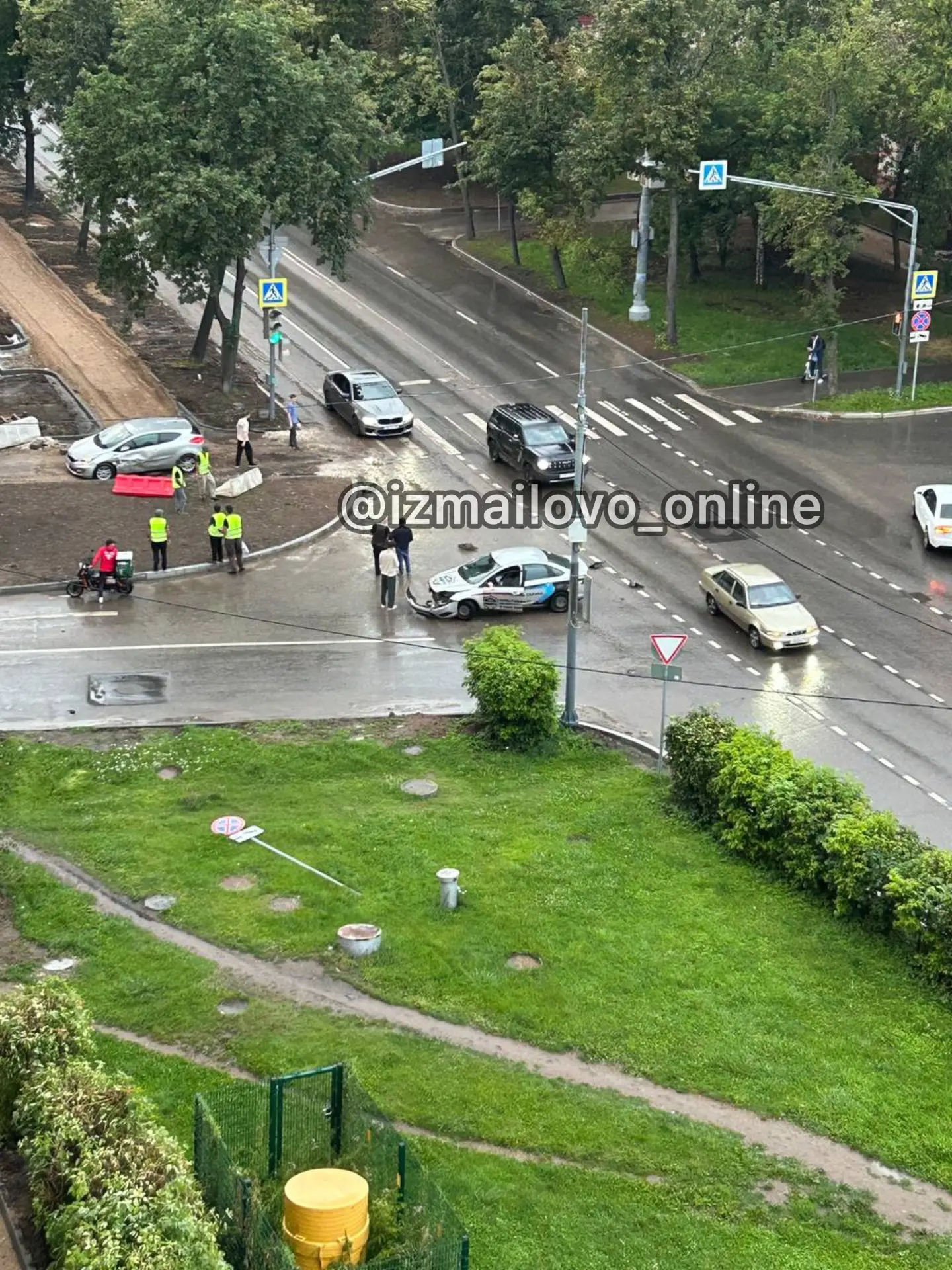 ДТП на пересечении Измайловского бульвара и 3-й Парковой с участием 3х авто