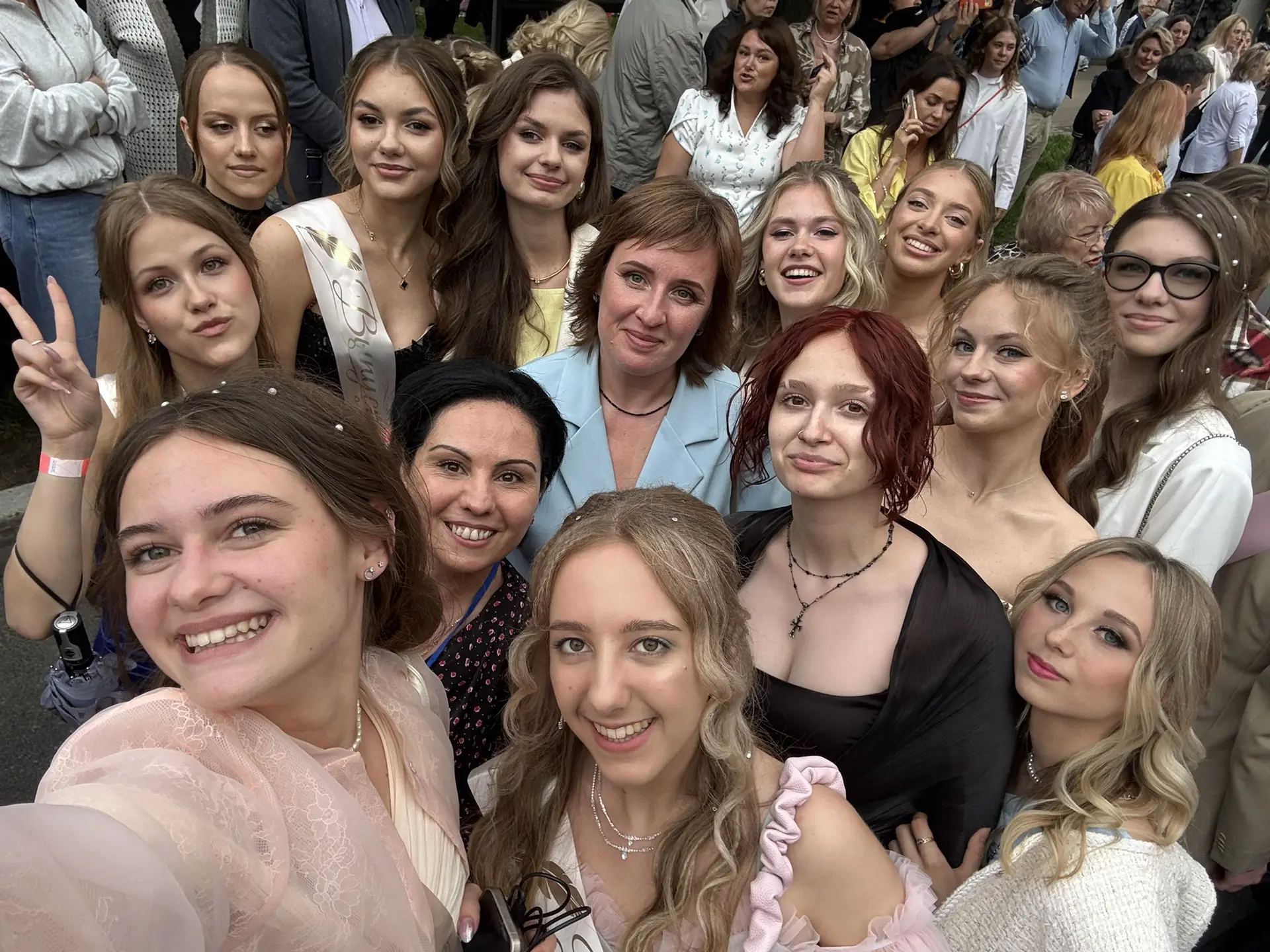 Яркие. Позитивные. Амбициозные.

Выпуск 2026❤️

Вперед, дорогие ребята! 
Пусть все сложится🚀 и при 