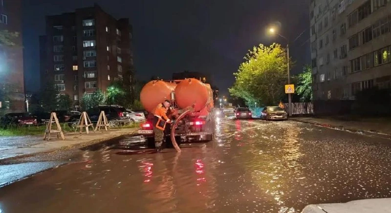 550 кубометров воды откачали коммунальные службы Красноярска после ночного ливня

В Красноярске за н