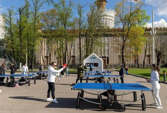 🏓 На ВДНХ заработала зона для бесплатной игры в настольный теннис и бадминтон  ⏱ С 11:00 до 13:00 🎟 