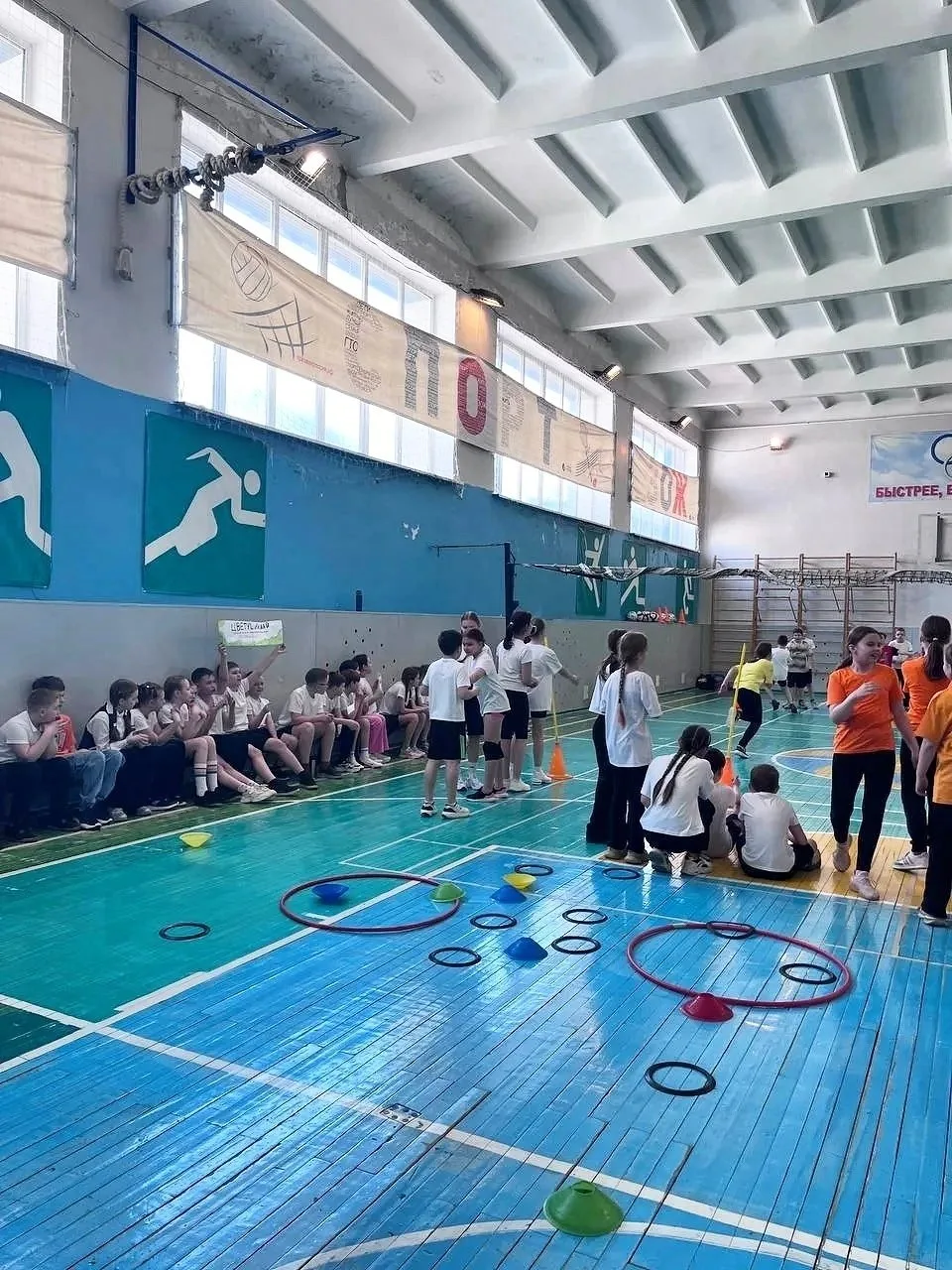 Маленькие чемпионы большой страны! 🏃‍♂️💨  Пока старшие лицеисты трудились на мастер-классах и суббот