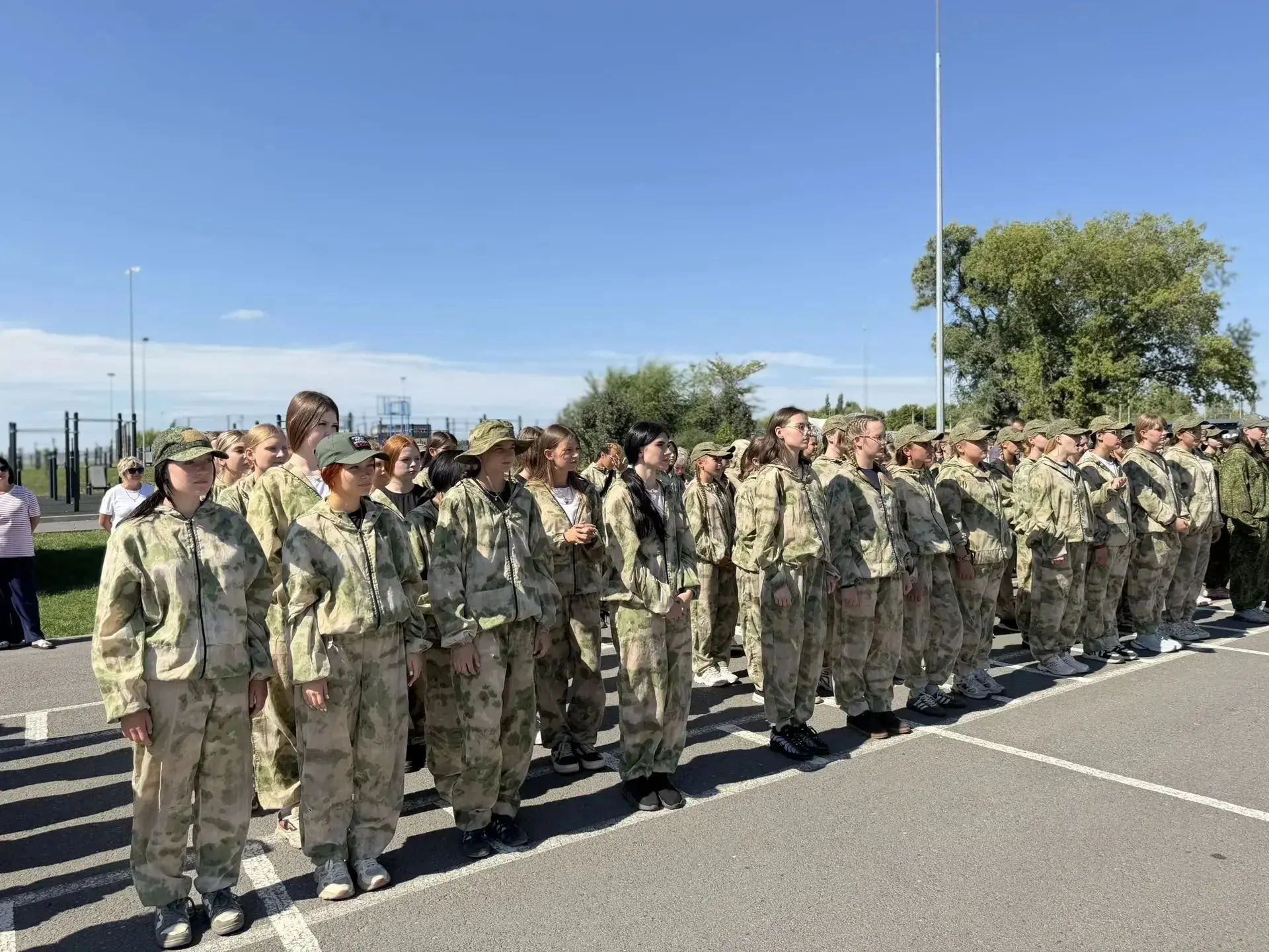 Девочки нашей школы №11  принимают участие в пятой смене военно‑патриотического лагеря ...