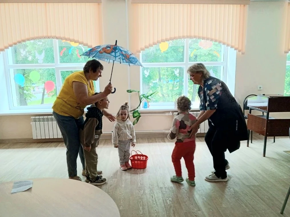 Сотрудники Центра культуры, библиотеки и детского сада провели для детей мероприятие "Б...