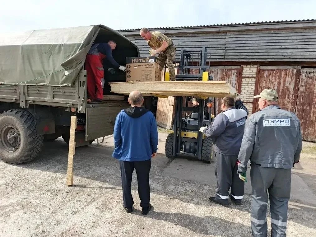 🪵 Бойцам СВО отправили стройматериалы из Спас-Деменского округа   По просьбе одного из бойцов местны