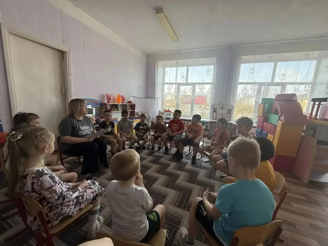 В рамках весенней недели психологии у ребят старше-подготовительной группы прошло игров...