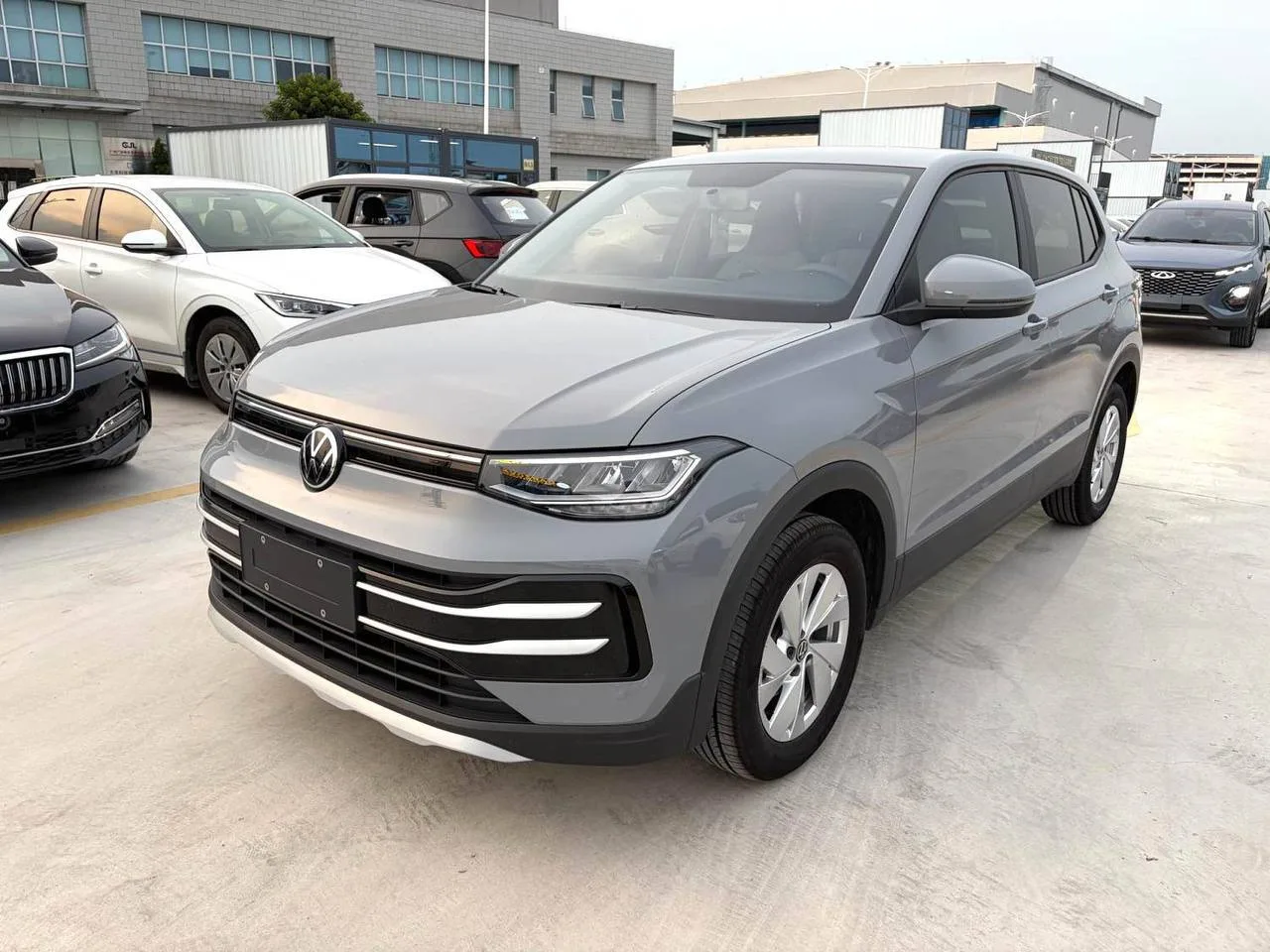 Volkswagen Tharu Xr под заказ из Китая 🇨🇳 

Двигатель 1.5 (115л.с) 
Цвет серый 
Год 2025 
Пробег 3
