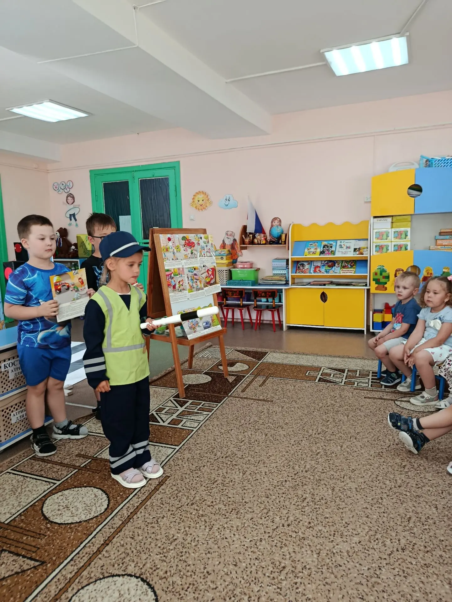 Самые важные уроки начинаются со сказки и дружбы!  Наши воспитанники постарше взяли шефство над малы