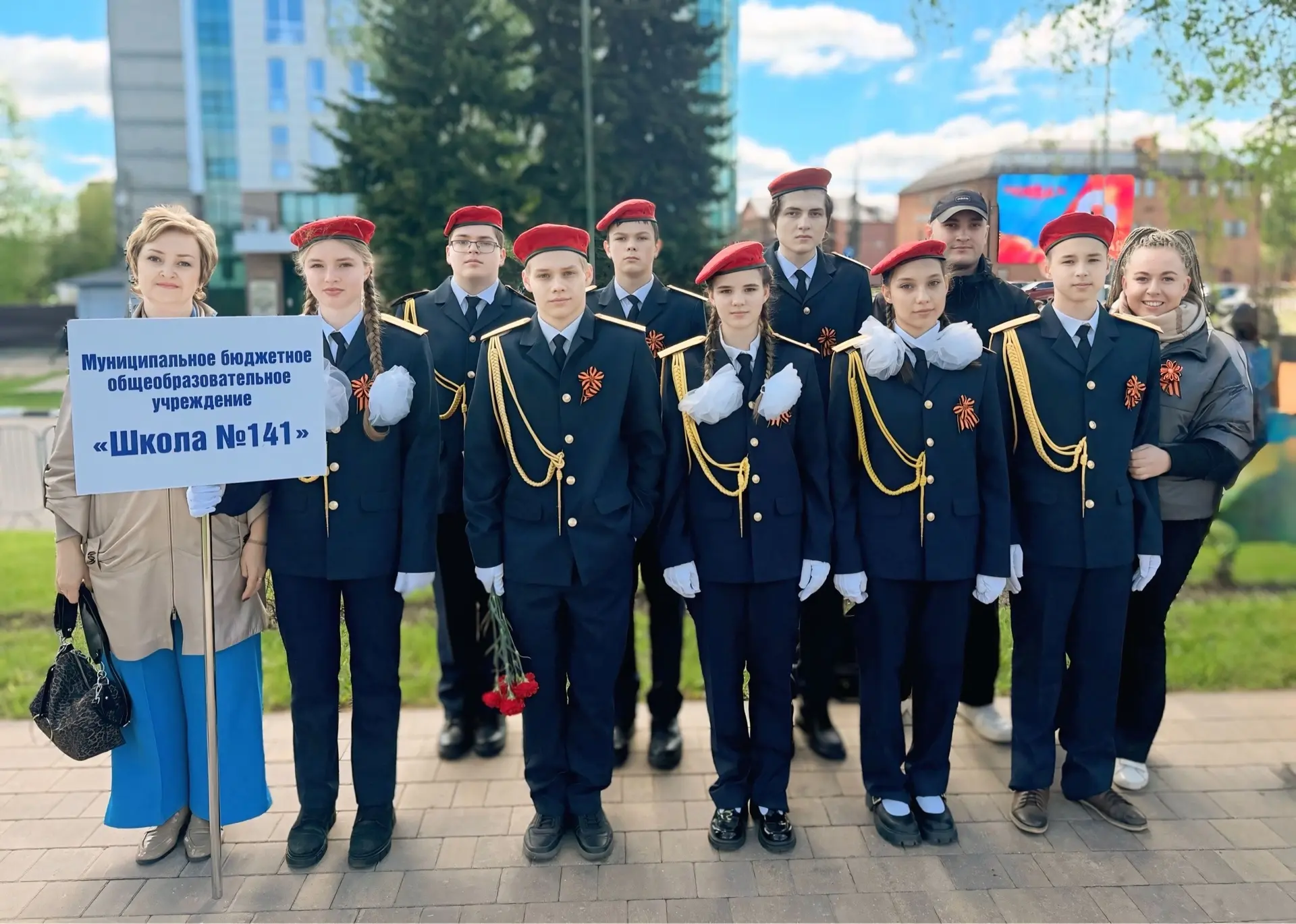 Ученики и учителя нашей школы приняли участие в районном митинге, посвящённом Дню Побед...