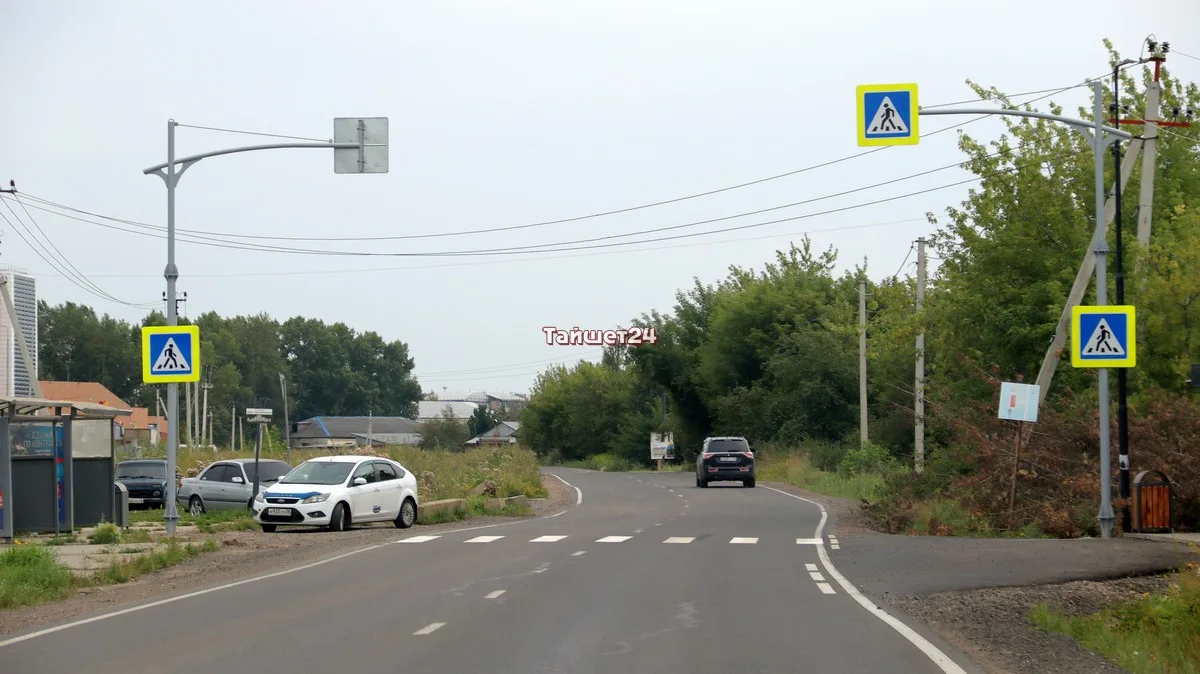 На улице Горького в Тайшете (напротив микрорайона Центральный) нарисовали «зебру» и уст...