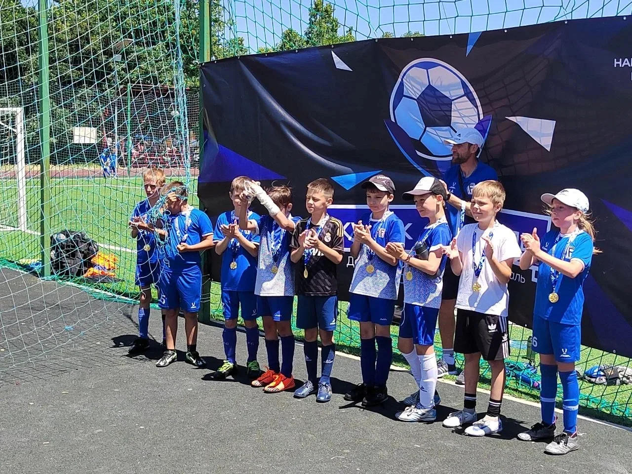 ⚽Ученики 3-Б класса Тимур Ш., Дмитрий К., и Никита И. в составе футбольной команды "Фор...