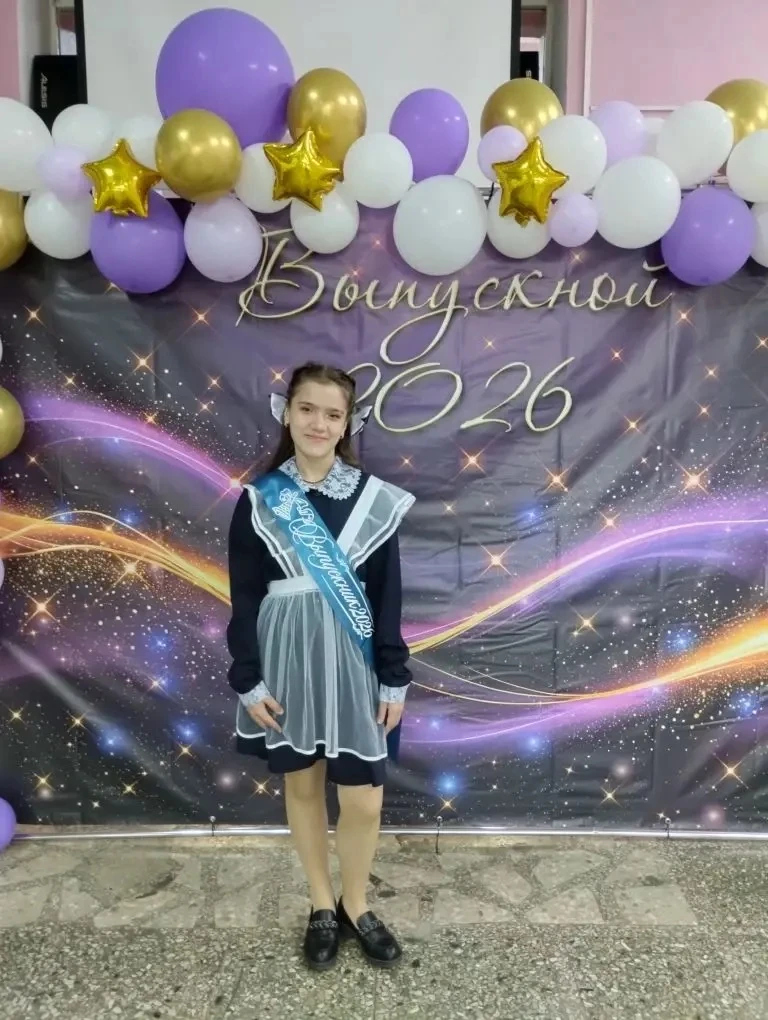 Поздравляем нашу Викторию с окончанием 9 класса и школы! 🌸🎓