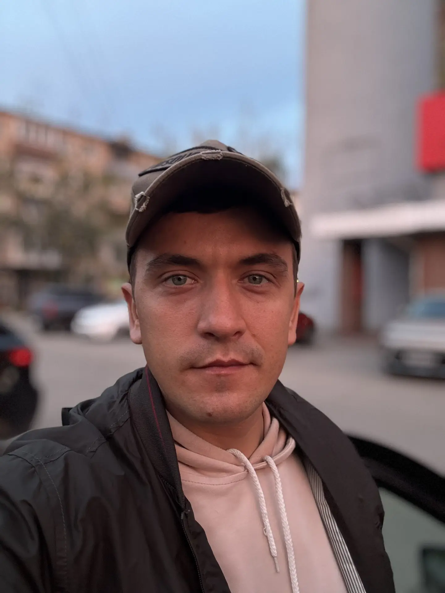 Наблюдал вчера кайфовый закат. Обратите на цвет лица. Достаточно сделать сэлфи на фоне ...