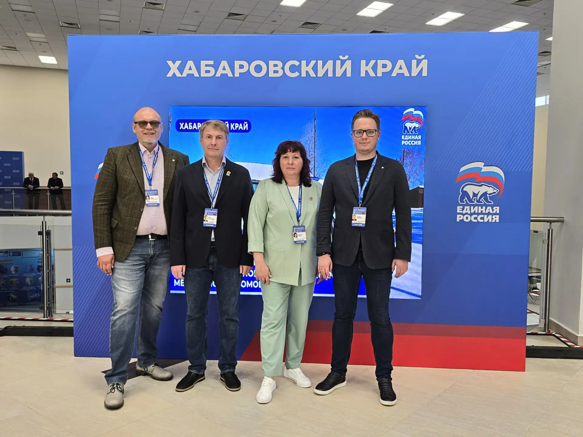 Принял участие в окружном форуме «Единой России» во Владивостоке. На форуме выступал за...