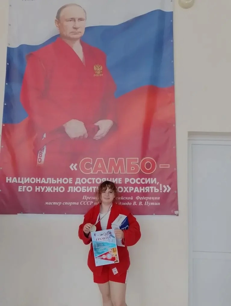 🏆🥈Воспитанница Черноморской ДЮСШ завоевала «серебро» на турнире памяти К.В. Костенко

🤼6 июня в Я