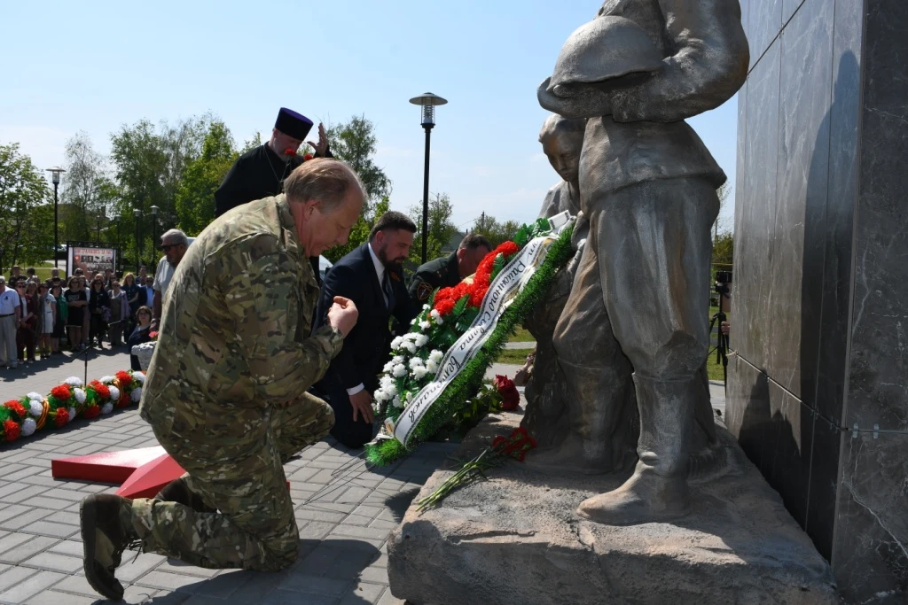 🪖🌷 Память, объединяющая поколения: в поселке Глубоком отметили годовщину Победы  ✅ Сегодня, 8 мая, в