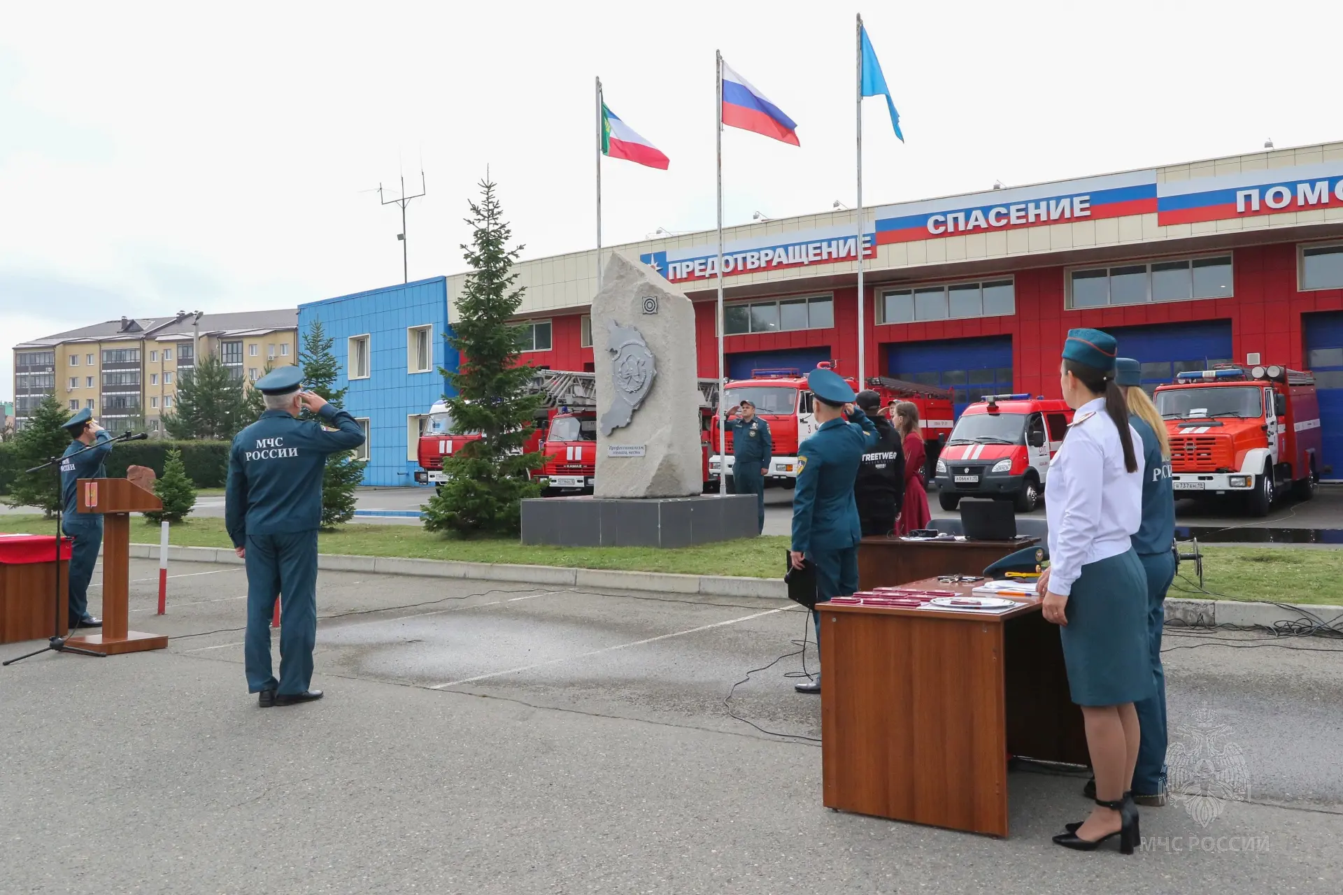 🇷🇺В Главном управлении МЧС России по Хакасии прошла торжественная церемония поднятия ...