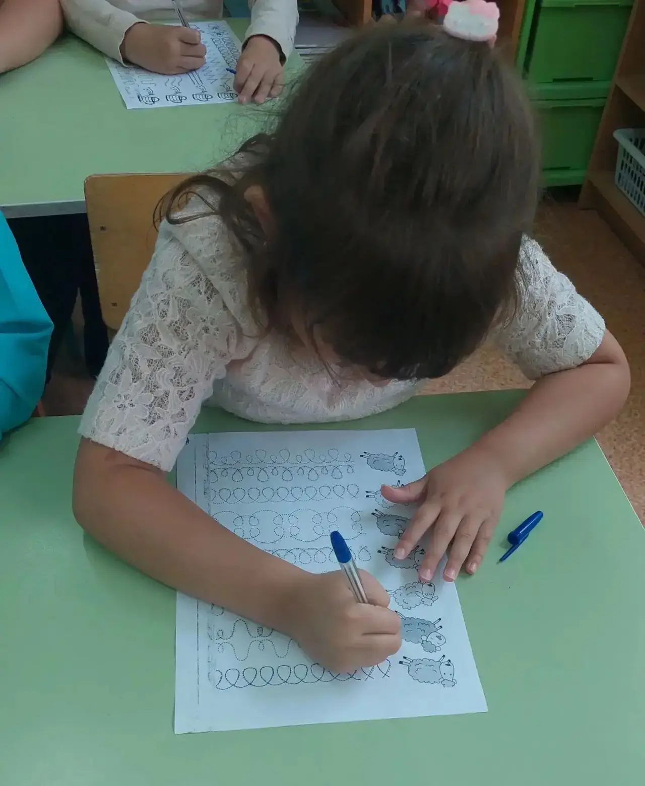 В подготовительной к школе группе «АБВГДЕЙКА» и «Звёздочка»систематически проходят увле...