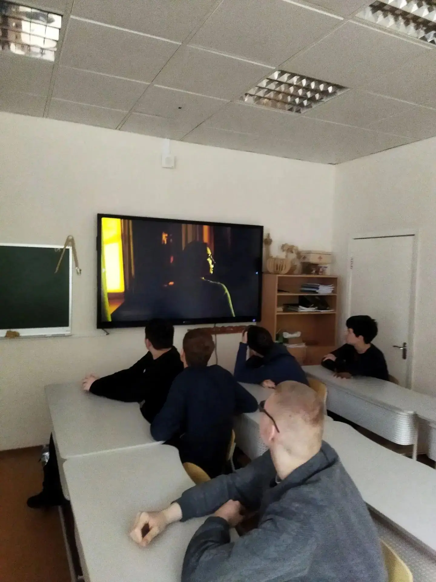 Сегодня в нашей школе состоялся важный профилактический показ видеоурока, подготовленно...