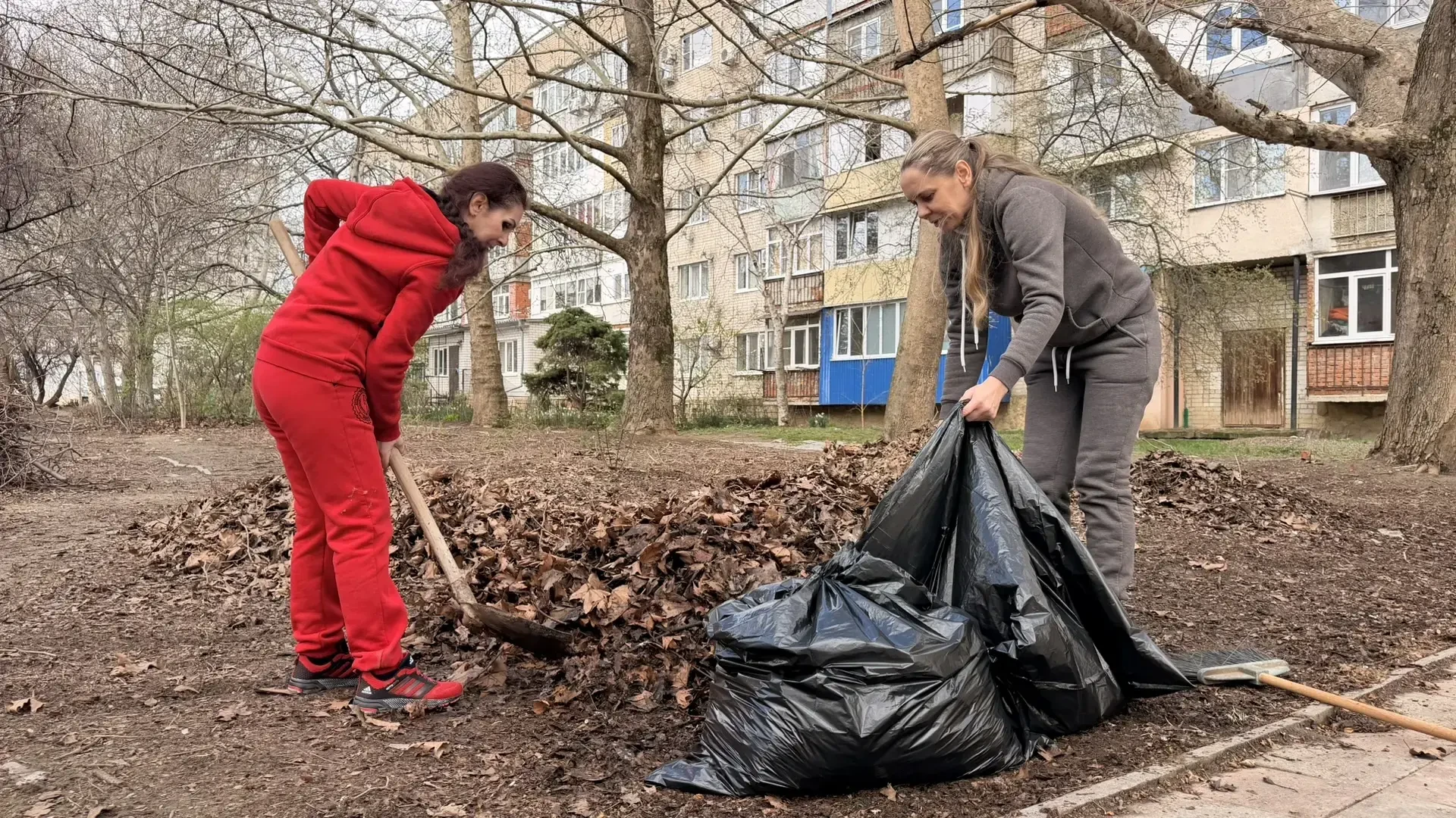 Уже сегодня! Анапа вышла на Всекубанский субботник 🔥  Муниципальные служащие и сотрудники предприяти