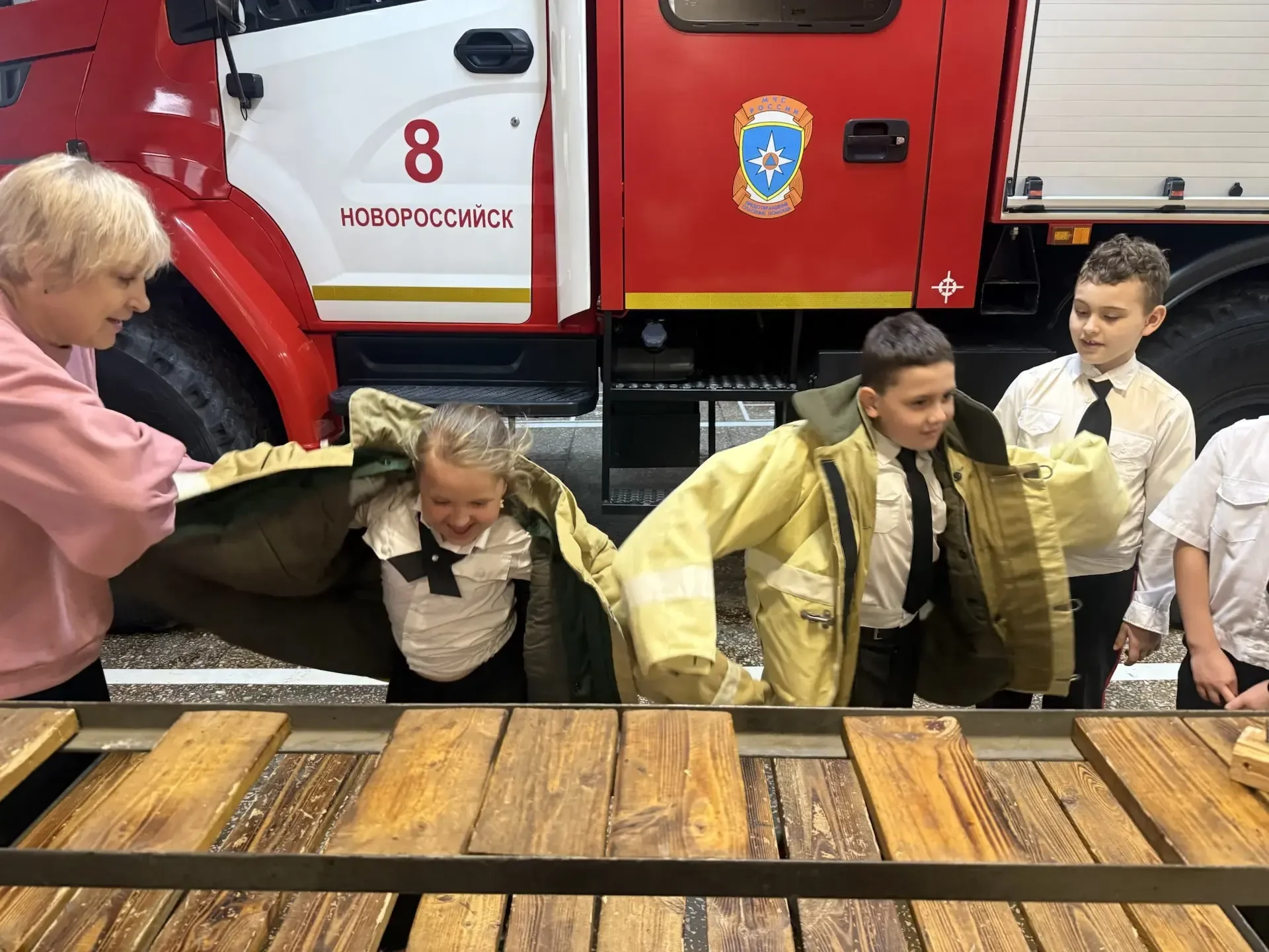 КЕМ БЫТЬ?  🧑‍🚒Ученики 1 «А» класса побывали на увлекательной экскурсии в пожарно‑спасательной части.