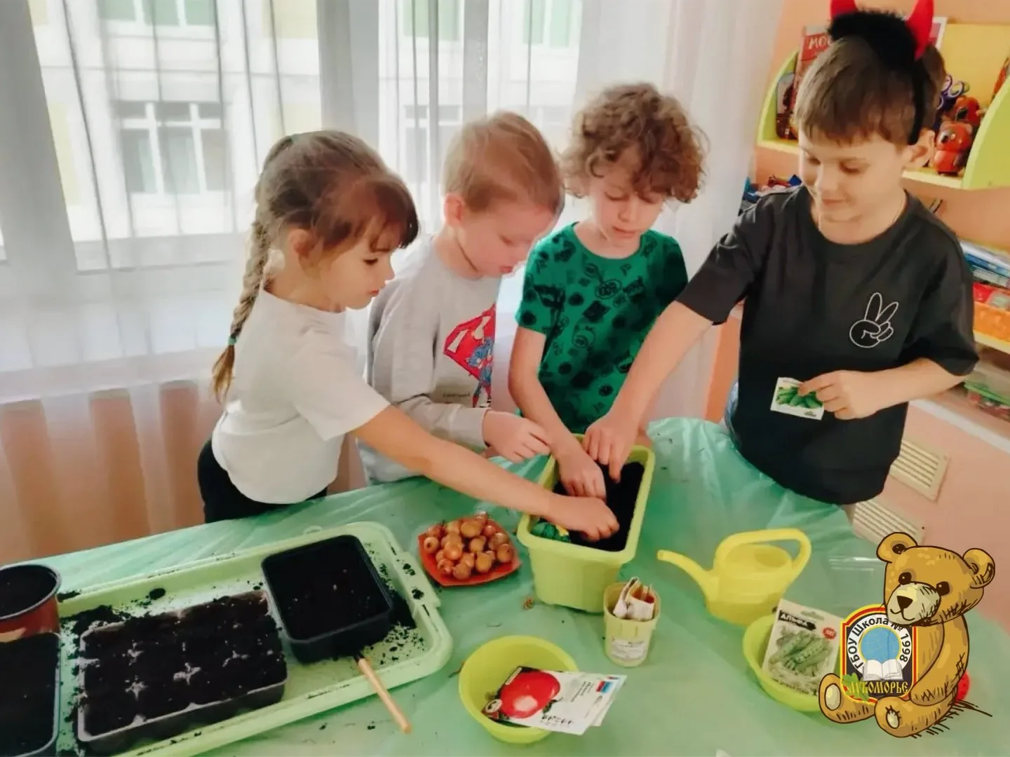 🌿 #ДайджестДошколят | Огород на подоконнике  С приходом весны в группе «Радуга» появился свой малень