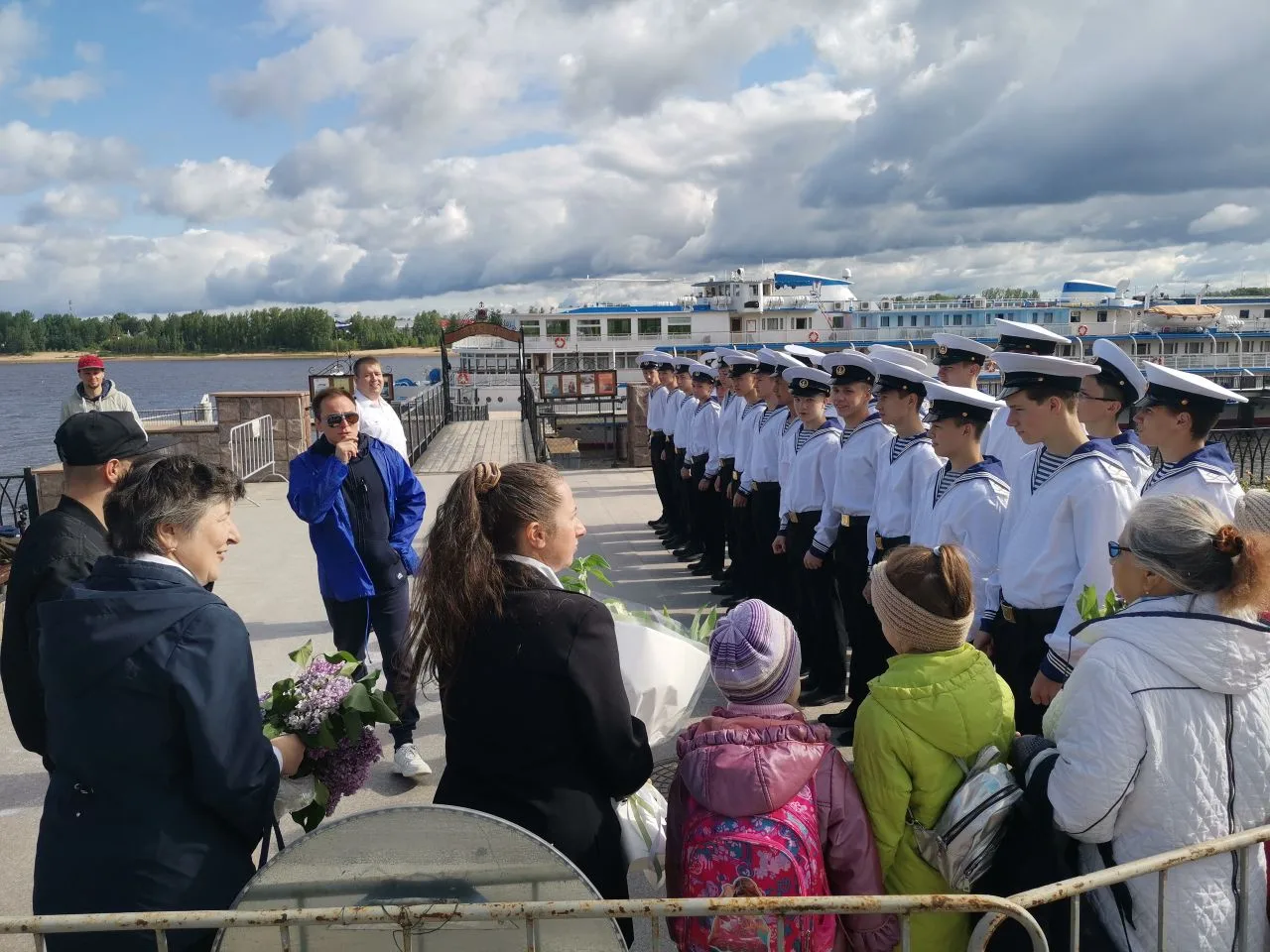 ПОЗДРАВЛЕНИЕ ДИРЕКТОРА ФИЛИАЛА С ДНЁМ ЗАЩИТНИКА ОТЕЧЕСТВА   23 февраля — поистине всенародный праздн