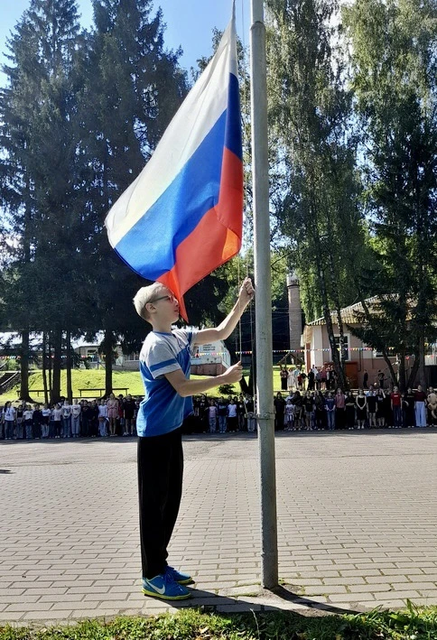Такой насыщенный день в лагере «Дружба» — будто целая эпоха уместилась в 24 часа! 

С утра зарядилис