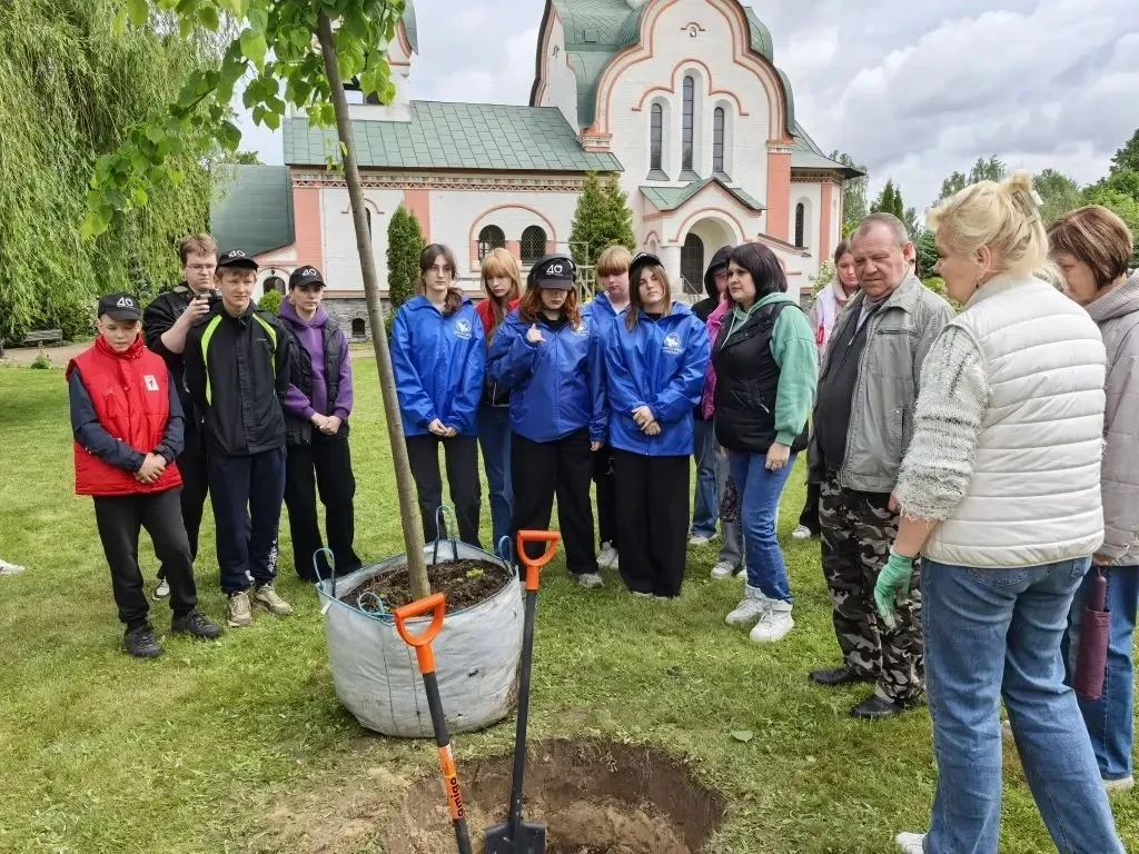 🌳 30 мая на территории храма в селе Красном было по-настоящему оживлённо и весело. Здесь прошла еже