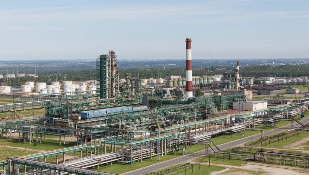 Отражена атака 70 дронов на НПЗ «Славнефть — ЯНОС»