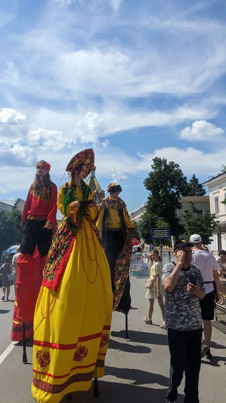 На улице Советской проходит фестиваль "Золотая ладья"