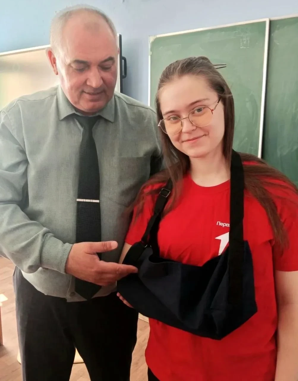 ✅️ #ПервыеПомогают 

Чтобы спасти чью-то жизнь, не обязательно быть медработником. Достаточно иметь 