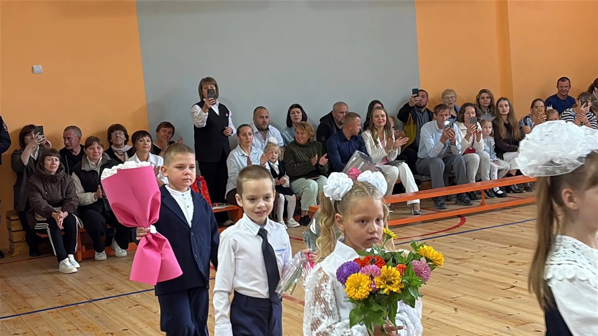 Сегодня в МАОУ Чернокоровской СОШ состоялась торжественная линейка, посвящённая Дню зна...