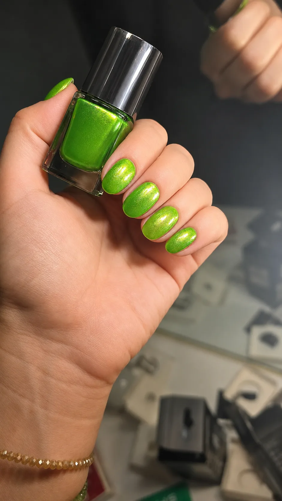 Обычный лак и бондирование ногтей💚