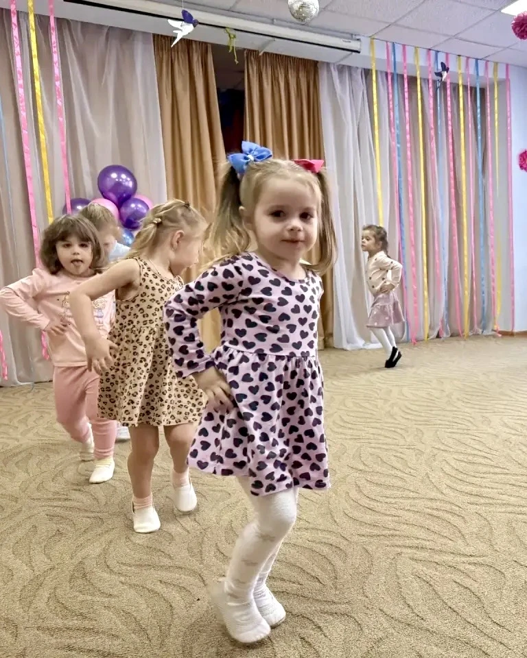 ТВОРЧЕСТВО ВЕЗДЕ 🤩 Наши дошколята очень любят петь,  танцевать и участвовать в разных постановках.  