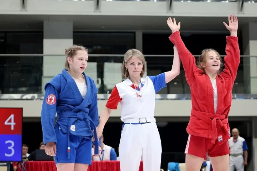 🥳 Школьница из Свободного Дарина Сенопальникова заняла первое место на первенстве Росс...