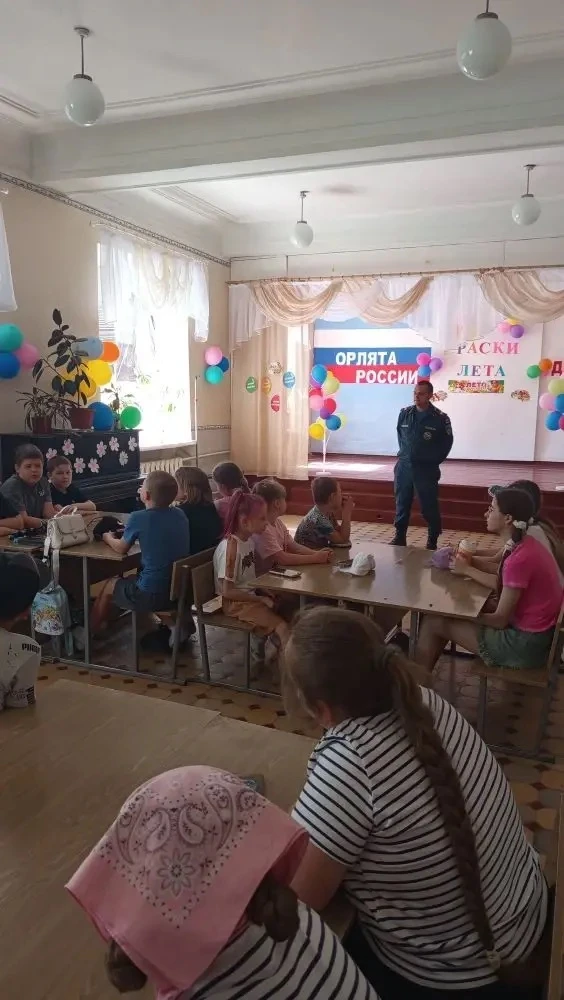 9 июня в лагере "Краски лета" - День безопасности. На практическом занятии "Приключения сфетофорчика