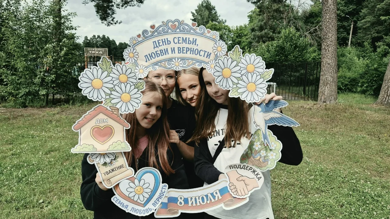 8 июля Шелккомбинатская библиотека приняла участие в районном празднике «День семьи, лю...